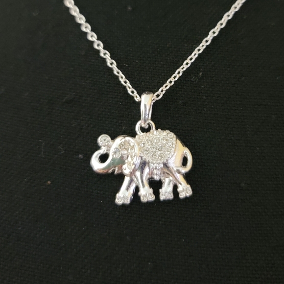NWT Avenue Elephant Charm Necklace with Earrings Set - Picture 3 of 10